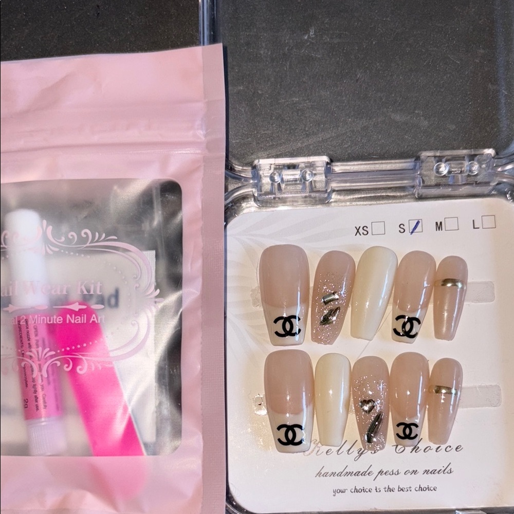 Chic Nude and Black Press-On Nail Set